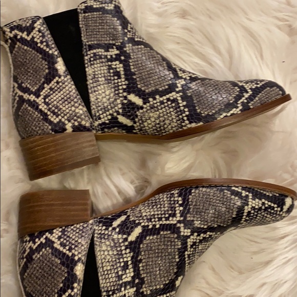 Madewell Snakeskin Chelsea Boot - Picture 4 of 8